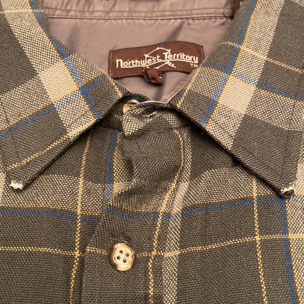 Men’s flannel like shirt. Double pocket placket front. Size XL. - Picture 9 of 9